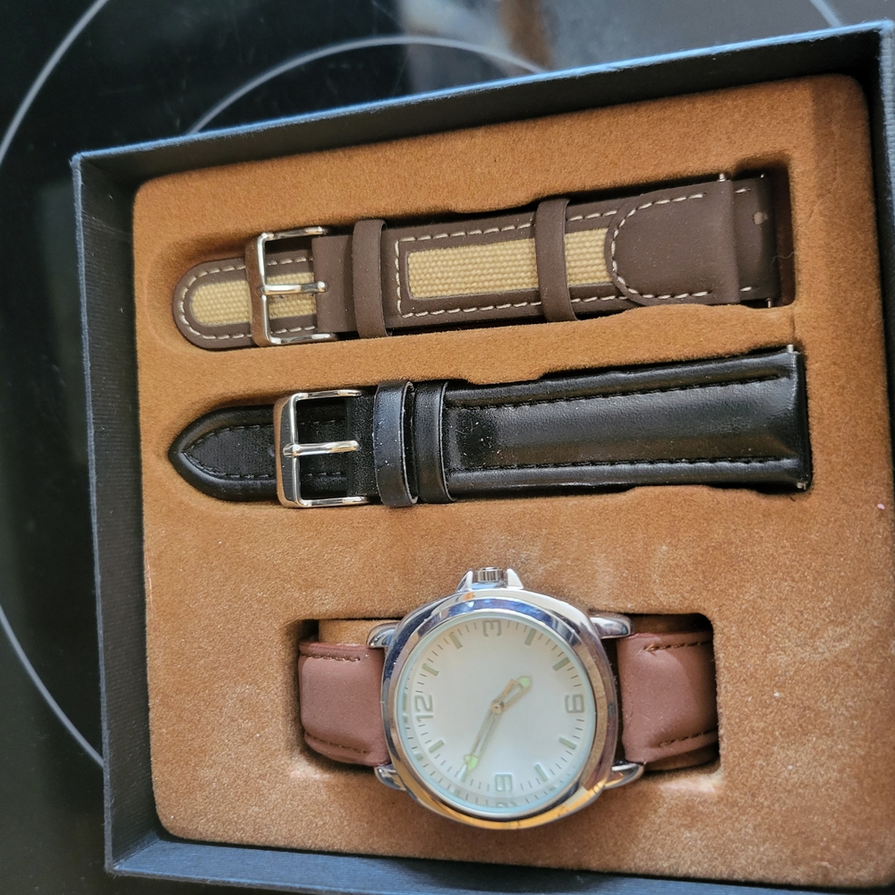 New Inbox Exclusively Made For Elizabeth Arden Men’s Watch